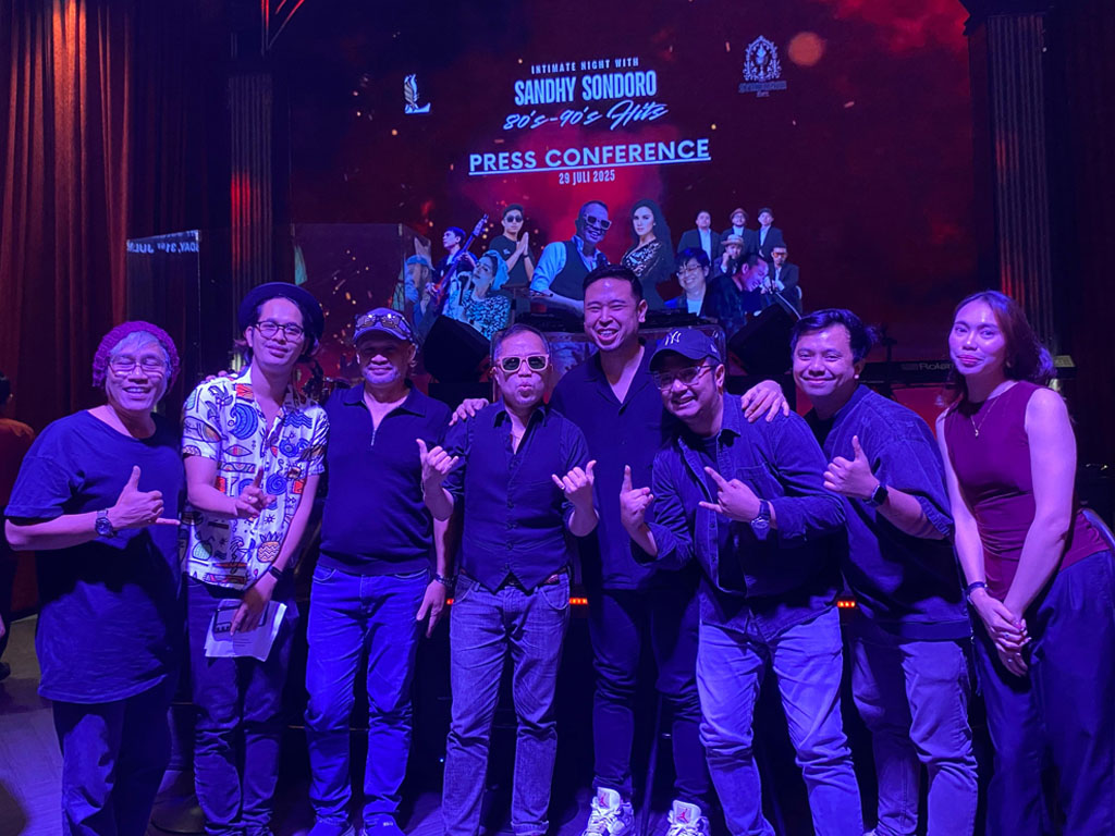 Tribute Elegan Sandhy Sondoro untuk Musik 80-90an Menggema di LUFRE Jakarta