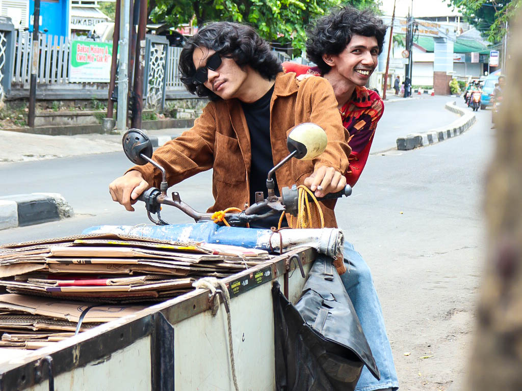 Aldy Amis dan Enau Hadirkan Kolaborasi Musik Lewat  EP 50/50
