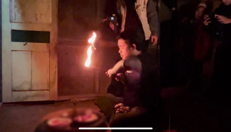 Riset akademik membantah, tapi video Ghost Ranger viral. Wayang Kulit Manusia di Lereng Merbabu, simbol spiritualitas gelap.