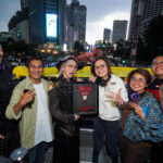 Vokalis utama L’Arc-en-Ciel, HYDE menjalani tur wisata keliling Jakarta sebelum konser tunggal. (Foto: Istimewa)