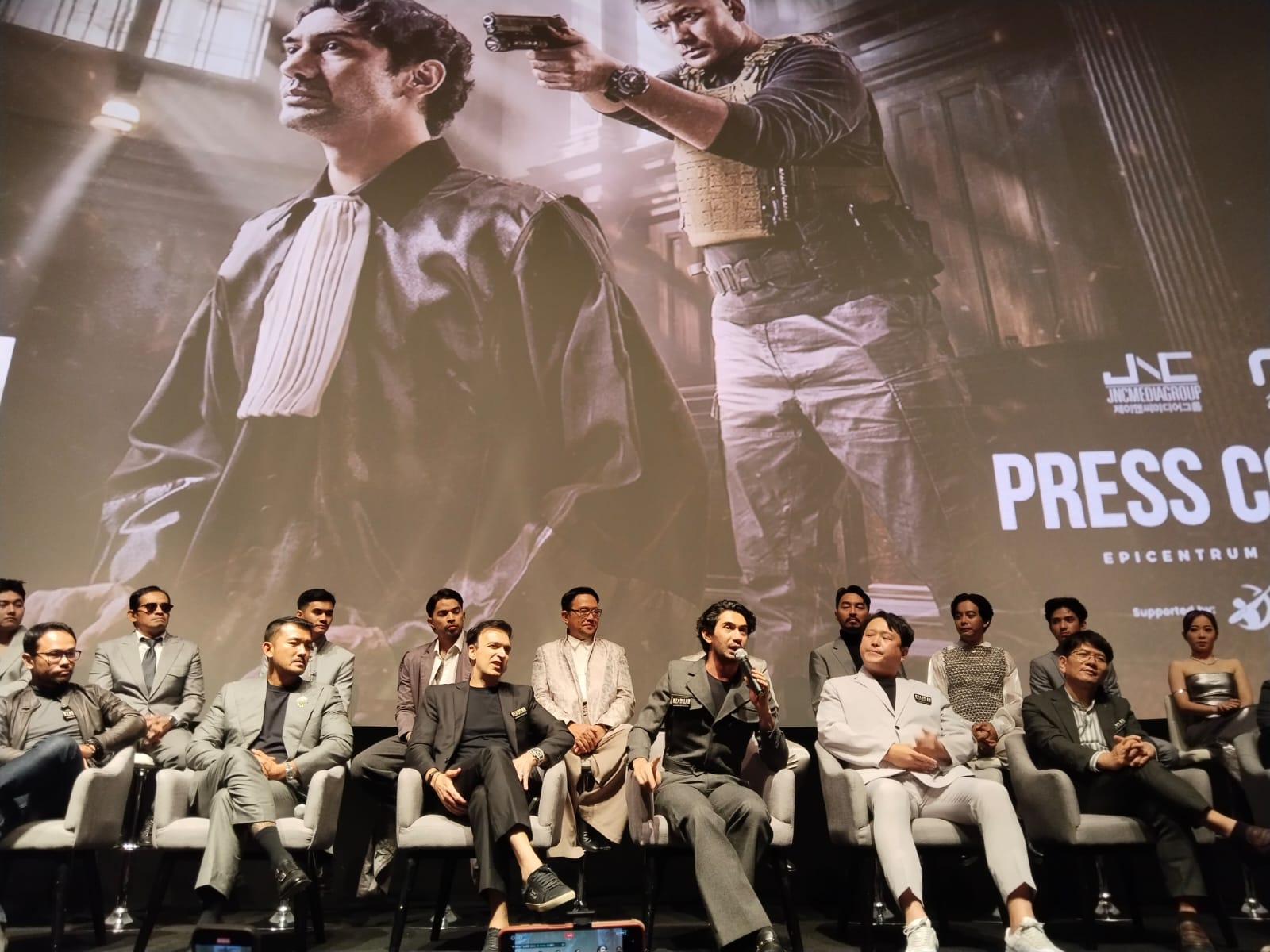 Reza Rahadian dan Rio Dewanto Adu Akting di Film “Keadilan: The Verdict”, Dominasi Adegan di Ruang Sidang