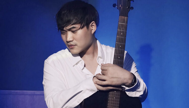 Penyanyi dan penulis lagu asal Indonesia, Albert Tanabe. (Foto: Istimewa)