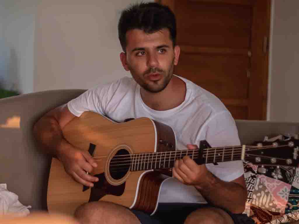 Josh Holmes Rilis Single Say Yes (Wedding Version) dengan Sentuhan Akustik
