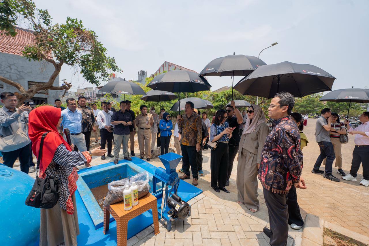 Suasana kunker Pansus CSR/TJSL ke fasilitas pengolahan sampah organik. (Foto: Istimewa)